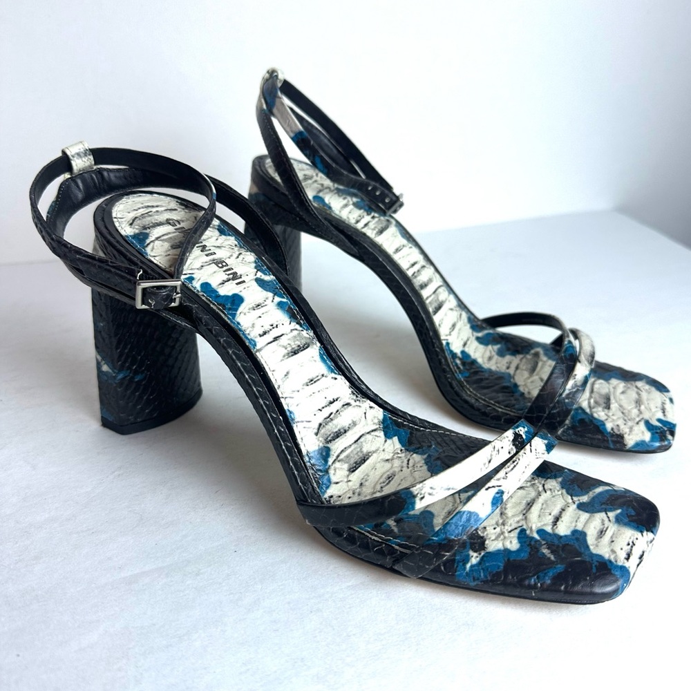 ❗️Gianni Bini Blue Black and White Snakeskin Strappy Heels Zarriah Size 9.5